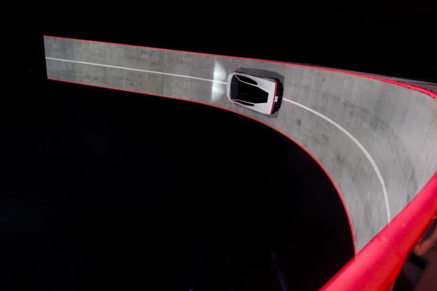 tesla-roadster-performs-autonomous-flying-stunts (3)